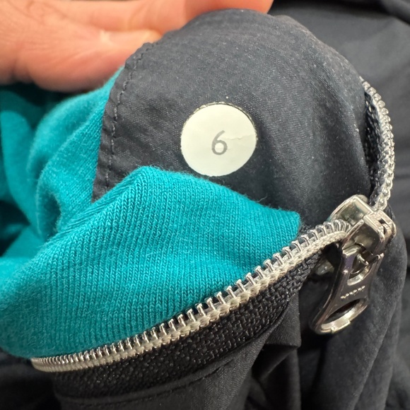 Lululemon - Swell Reversible Jacket, Size 6, Gray/Teal Colour - Picture 6 of 7
